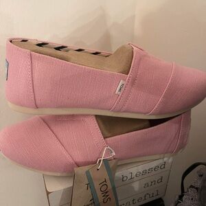 Tom's - brand new - size 8